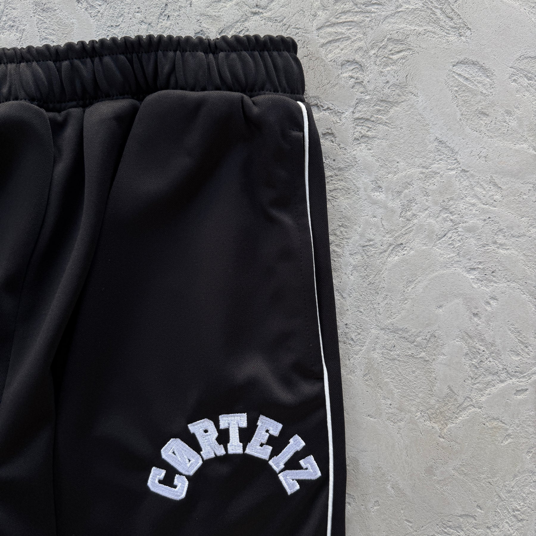 Conjunto Corteiz “Crest Arch Track Set”
