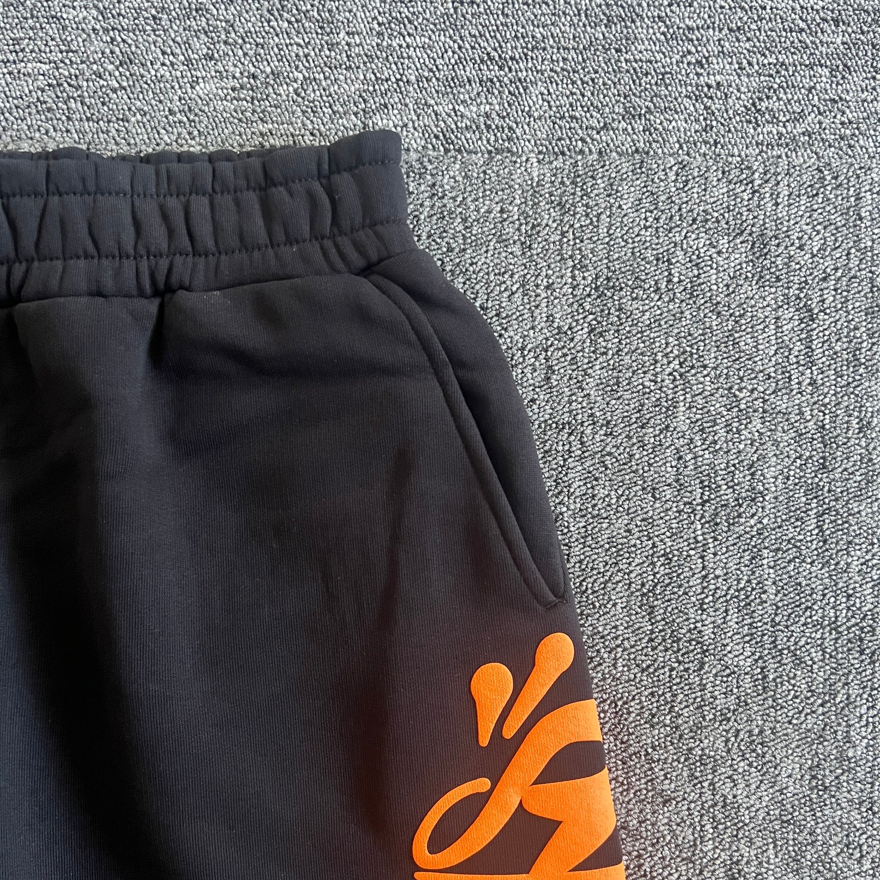 Conjunto Syna World “Syna Team“ ( Preto e Laranja )