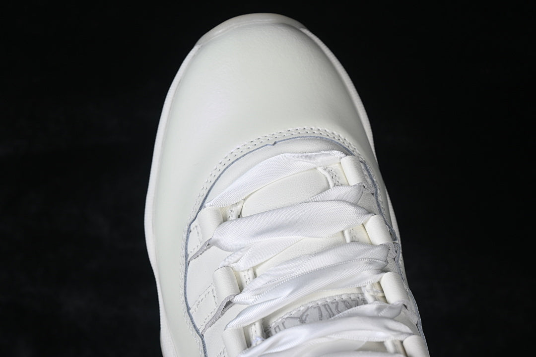 Air Jordan 11 ”Pearl White”