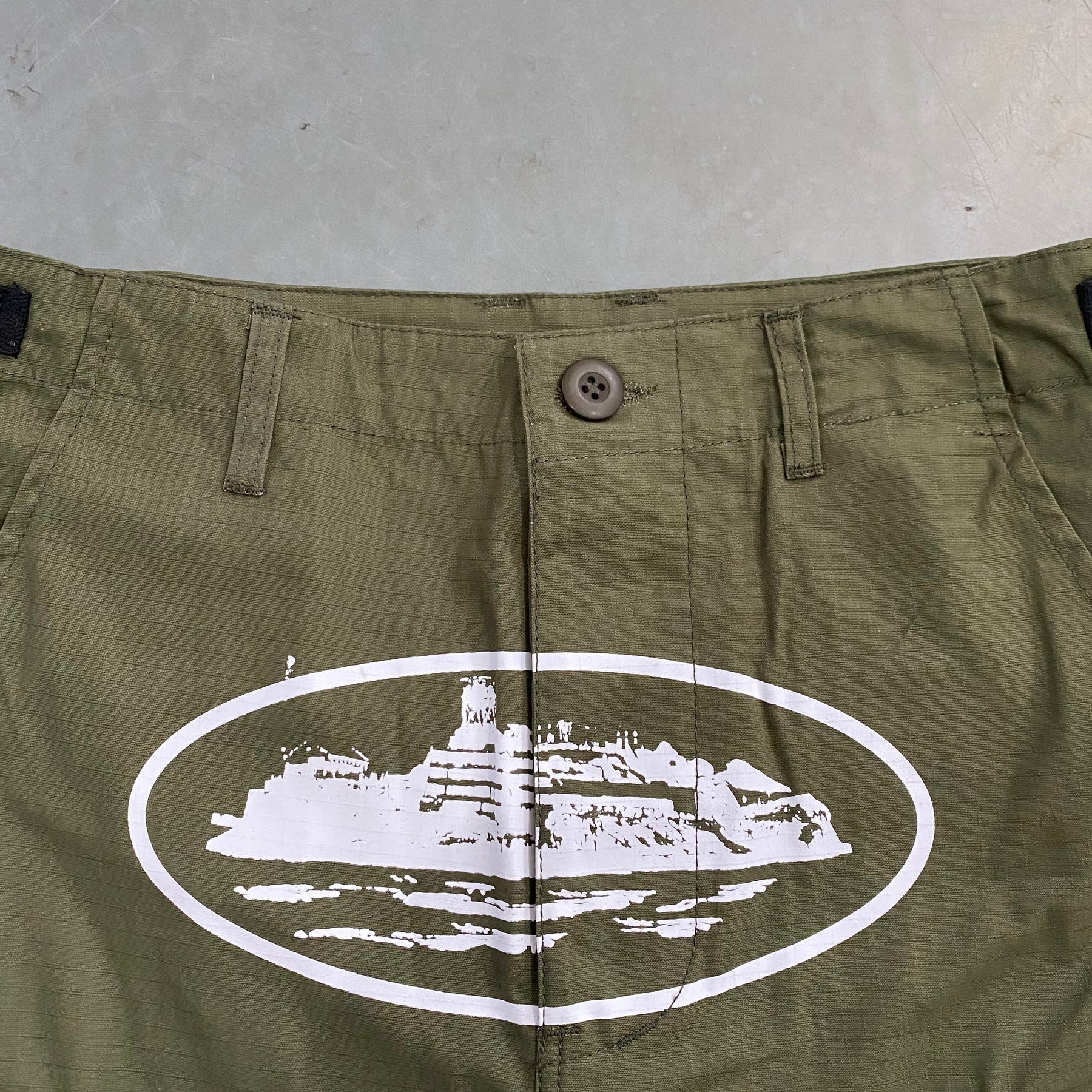 Shorts Corteiz “Mula Guerilla” ( Verde Com Branco )