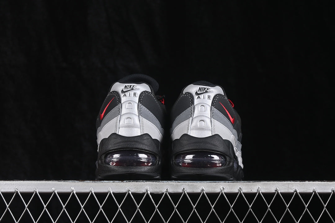 Air max 95 x Liverpool FC “Black Gym Red”