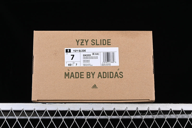 Yeezy Slide “Enflame Oil”