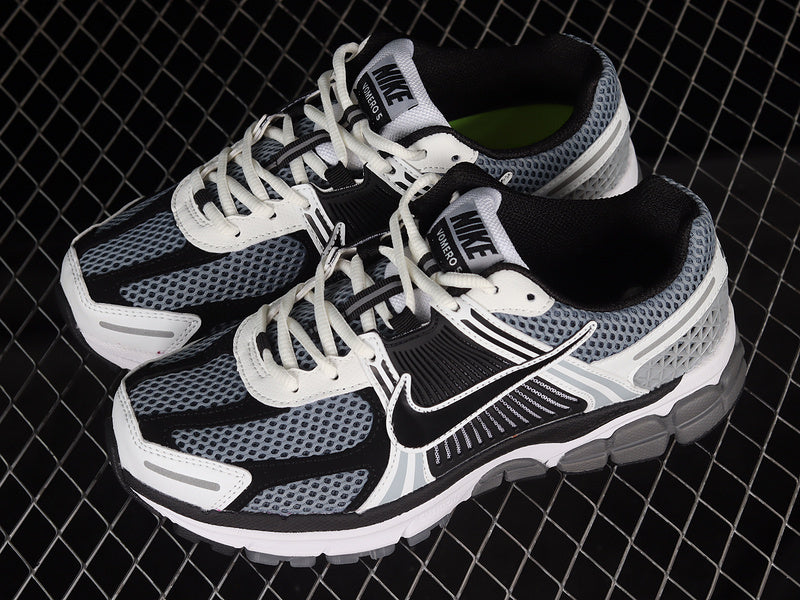 Vomero 5 “Dark Violet"