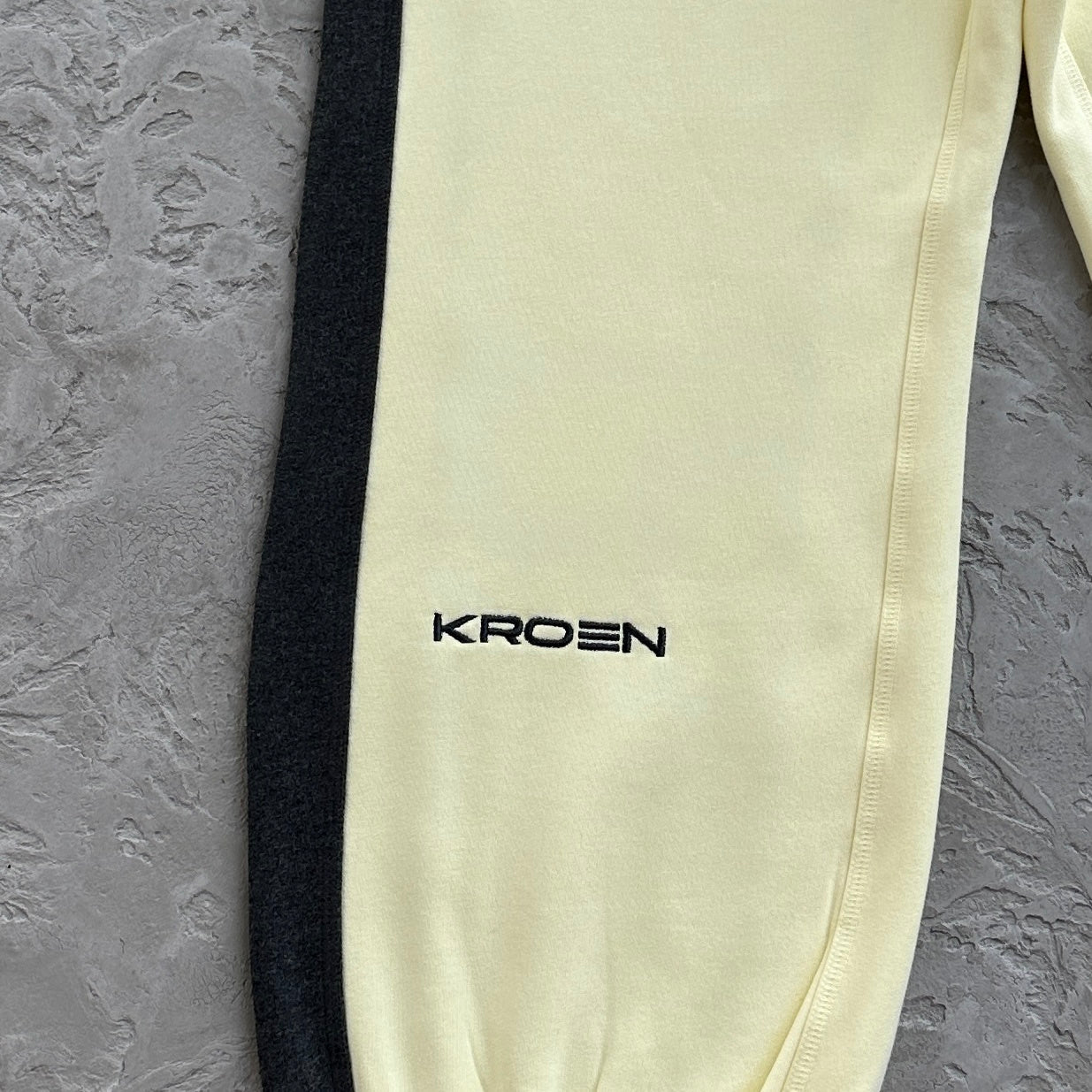 Conjunto Kroen “Two-Color Embroidery Sports”