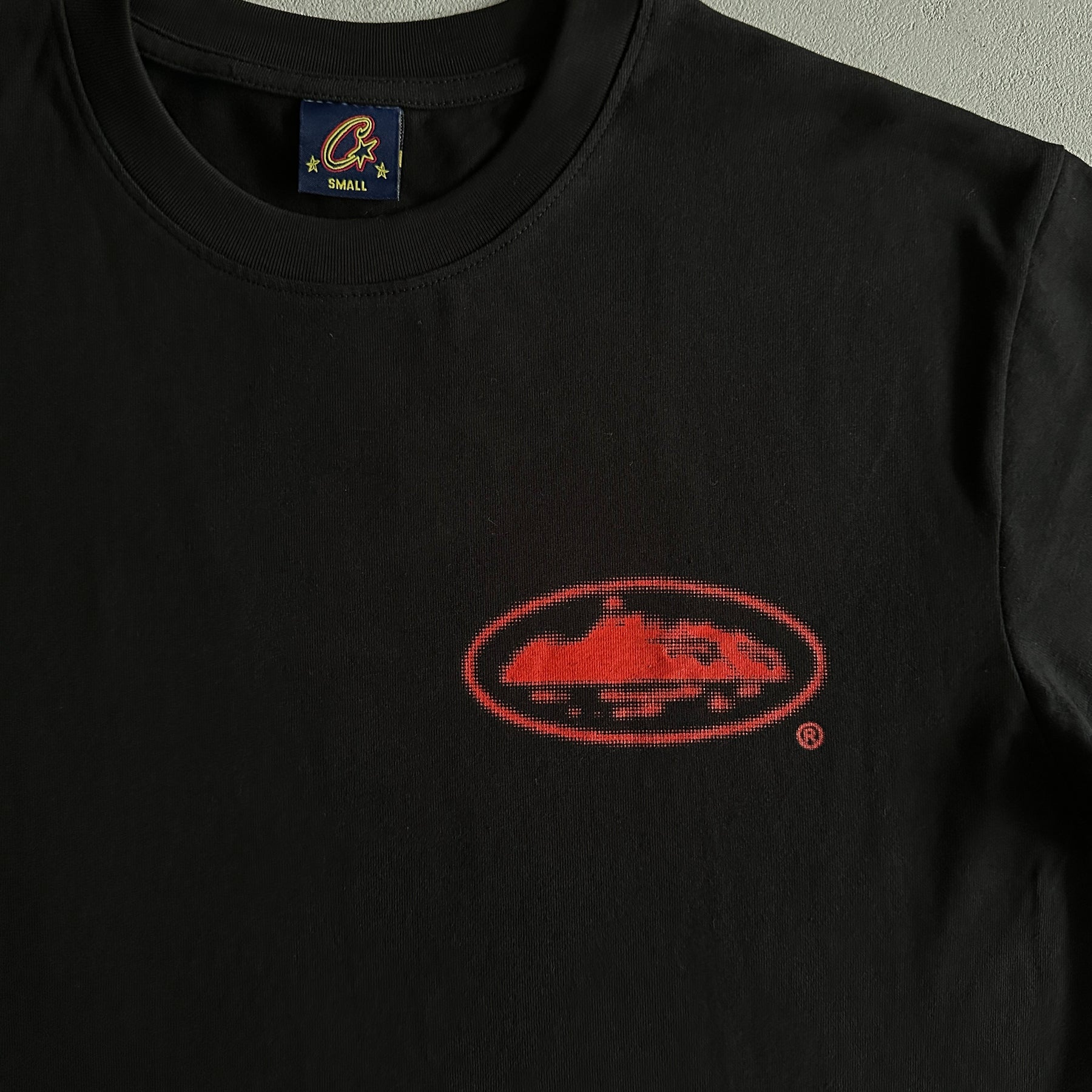 Camisa Corteiz ”Halftone Island” ( Vermelha )