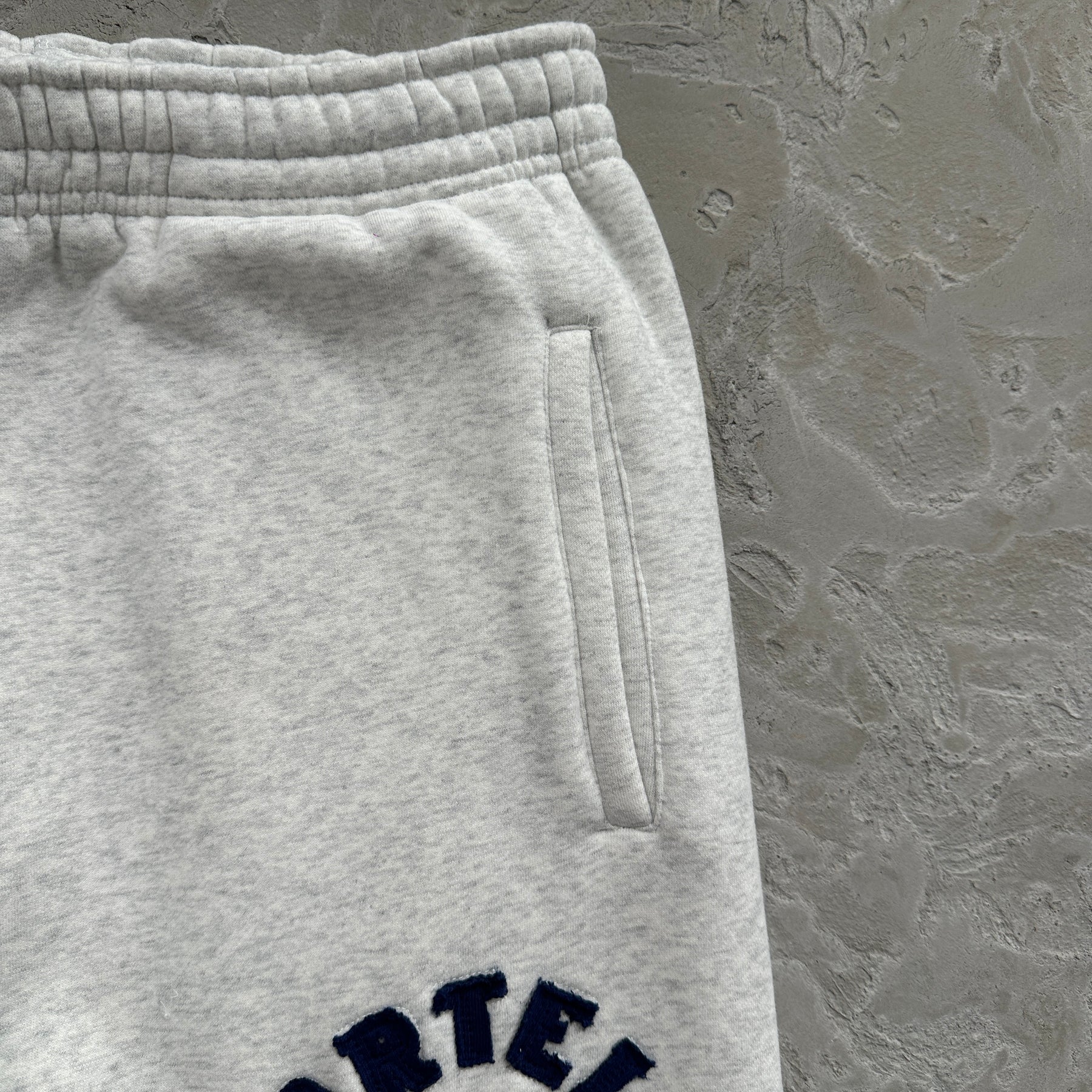 Conjunto Corteiz “College Arch Open”