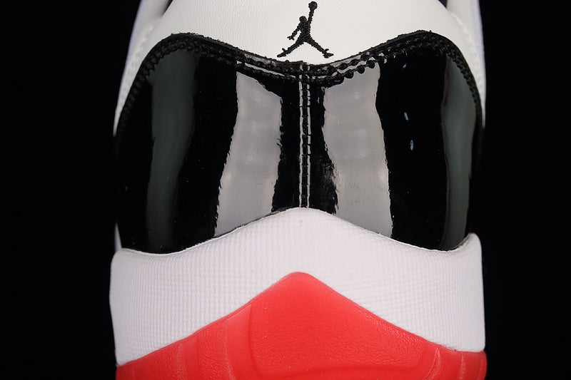 Air Jordan 11 Low ” Concord Bred ”