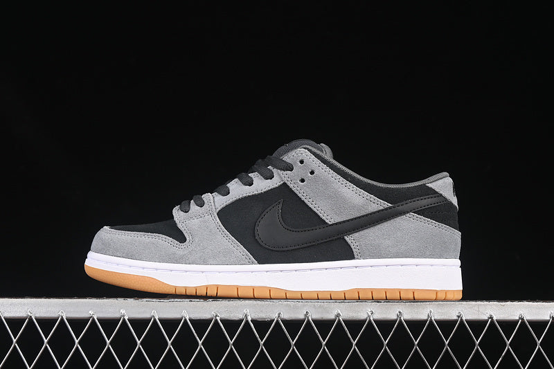 Dunk “Dark smoke grey”
