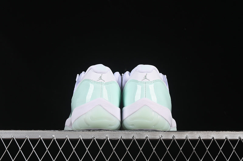 Air Jordan 11 “Igloo”