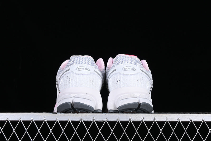 Vomero 5 “Metalic Silver"