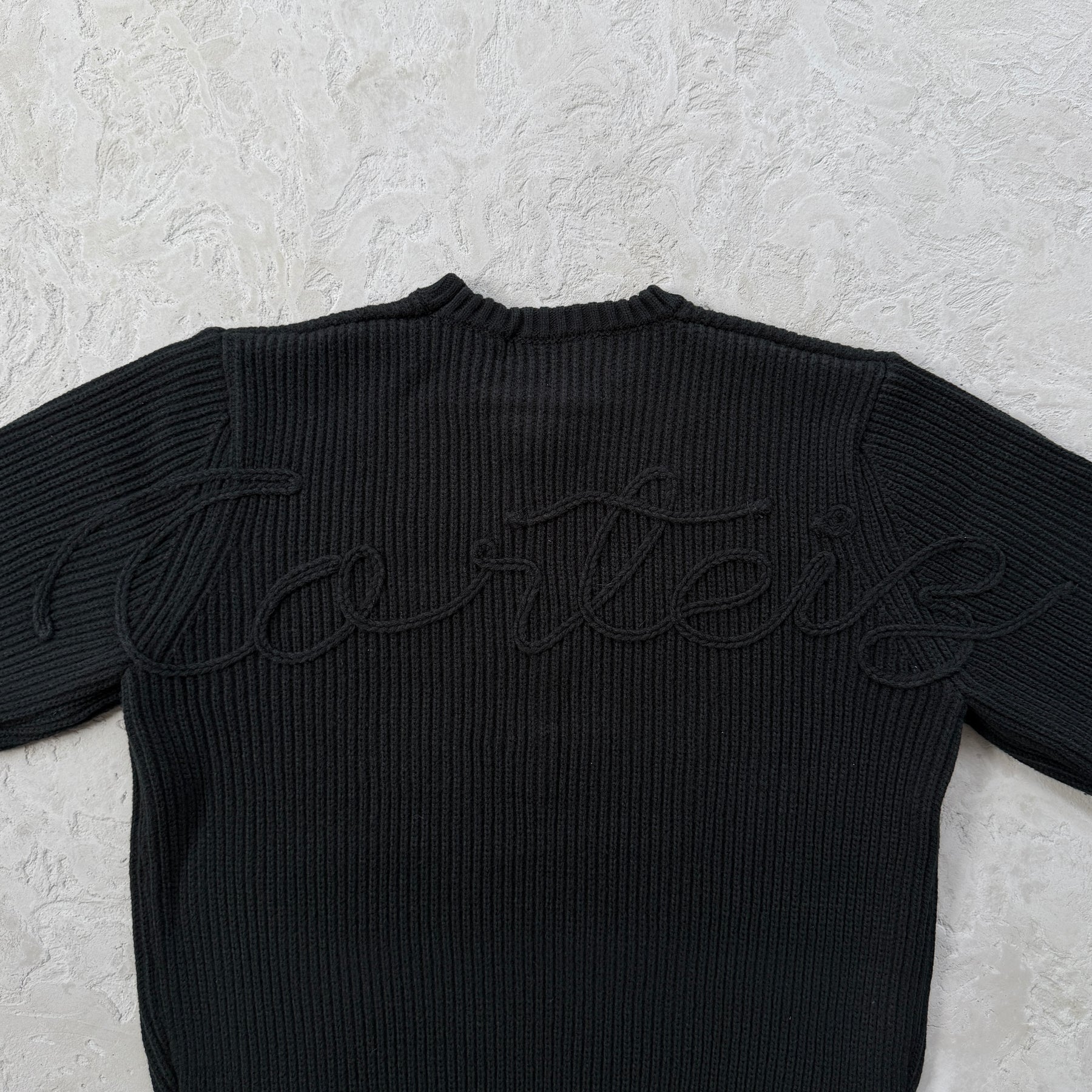 Sueter Corteiz “Crochet Applique Knit Crew”