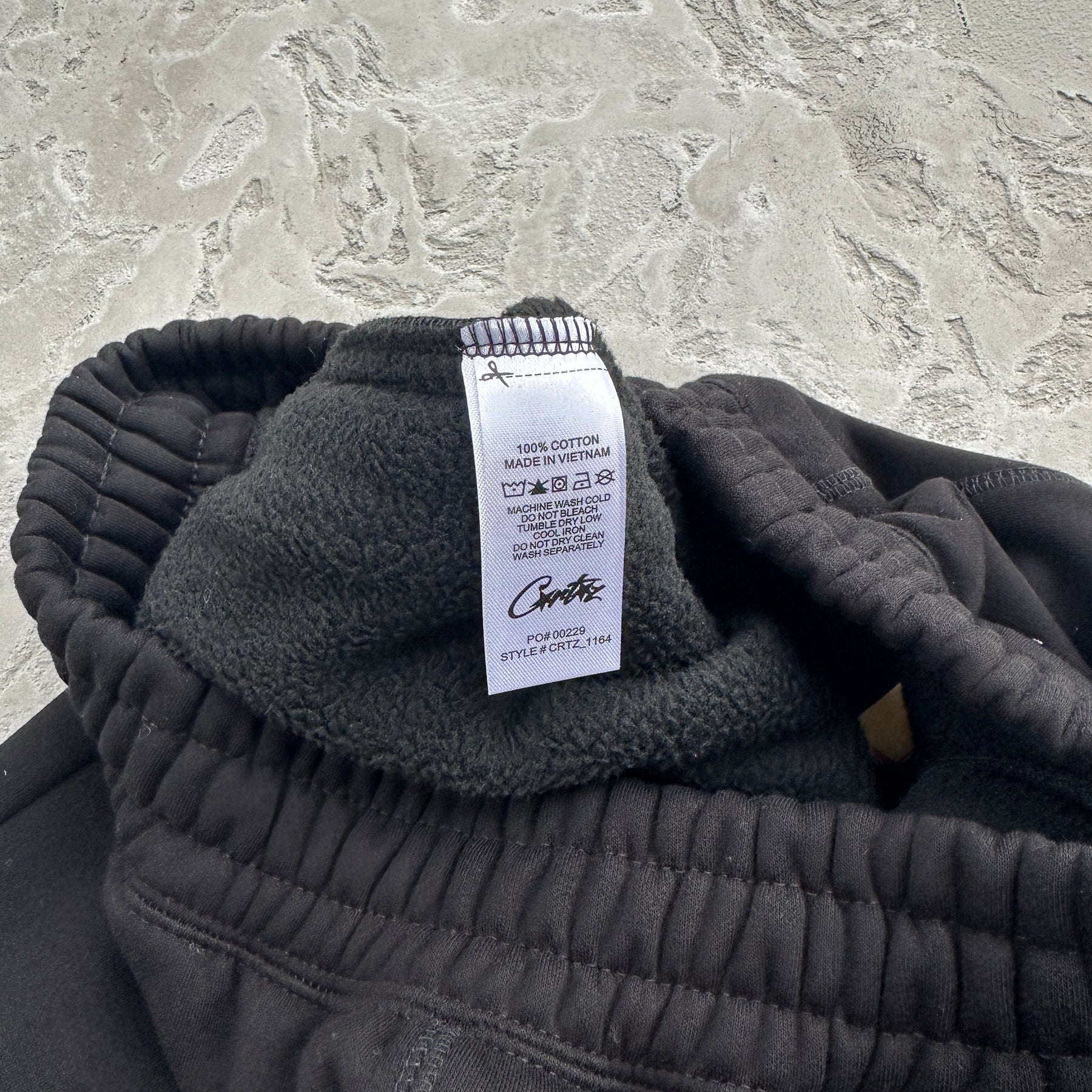 Conjunto Corteiz “HMP Open Hem” ( Preto )