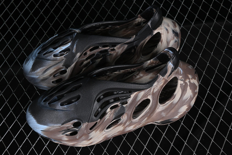 Yeezy Foam Runner “MX Clinder”