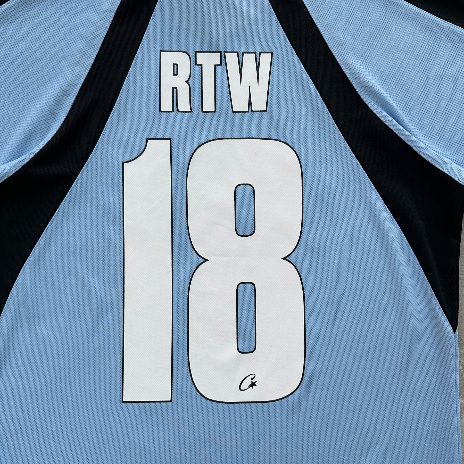 Camisa Corteiz “Panel Sky Blue Jersey”