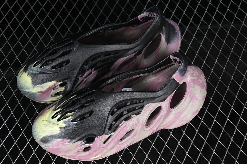 Yeezy Foam Runner “MX Carbon”