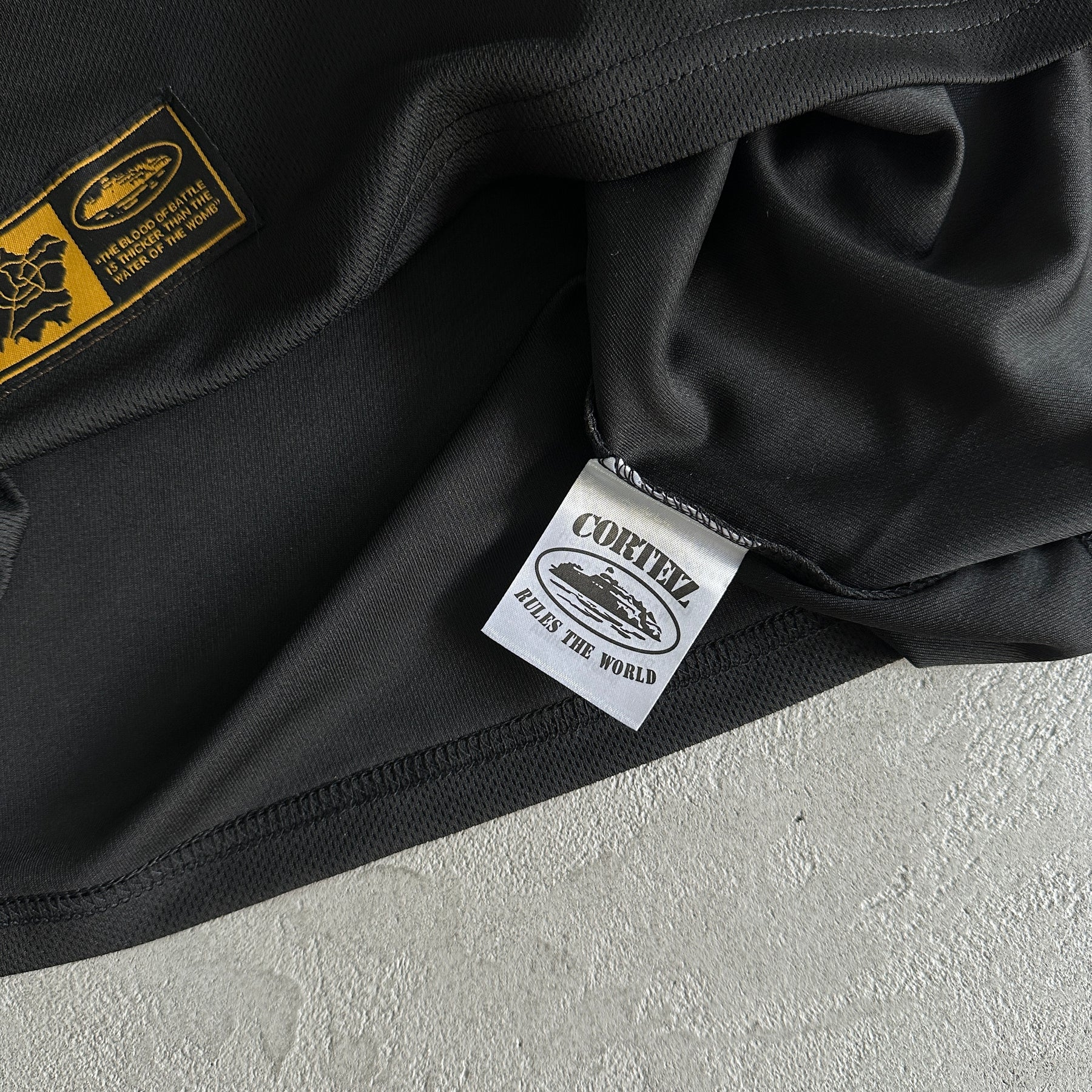 Camisa Corteiz ”Panel” ( Preta com Branca )