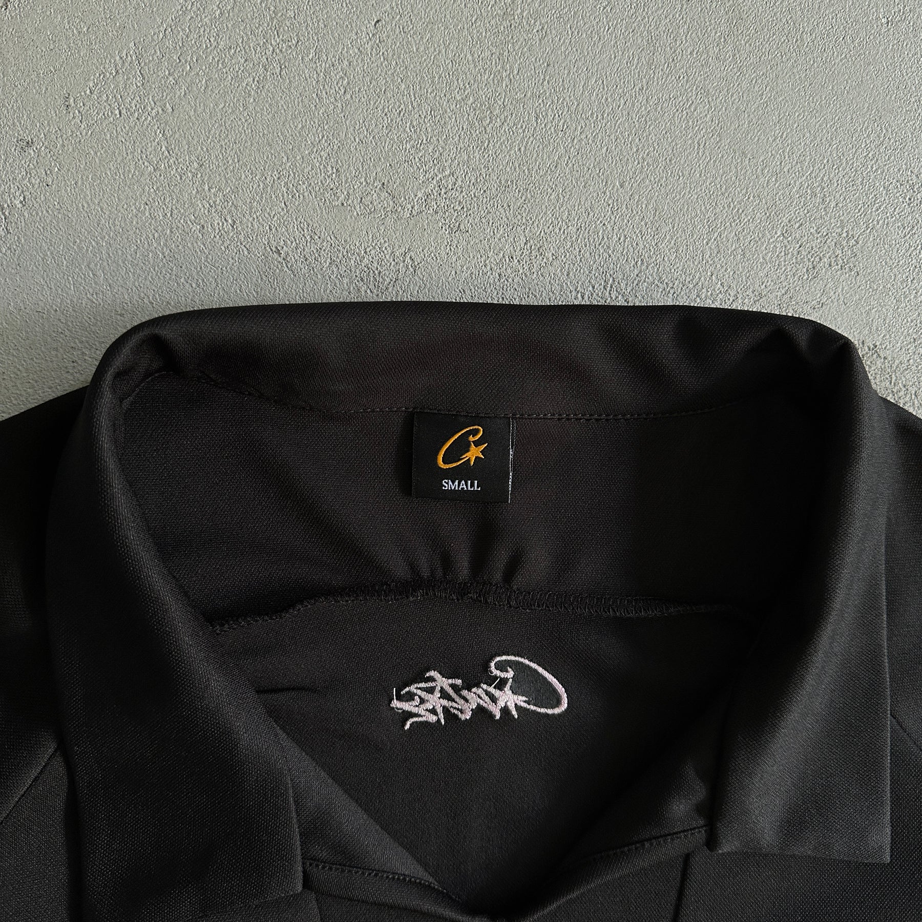 Camisa Corteiz ”Talismo” ( Preta e Rosa )