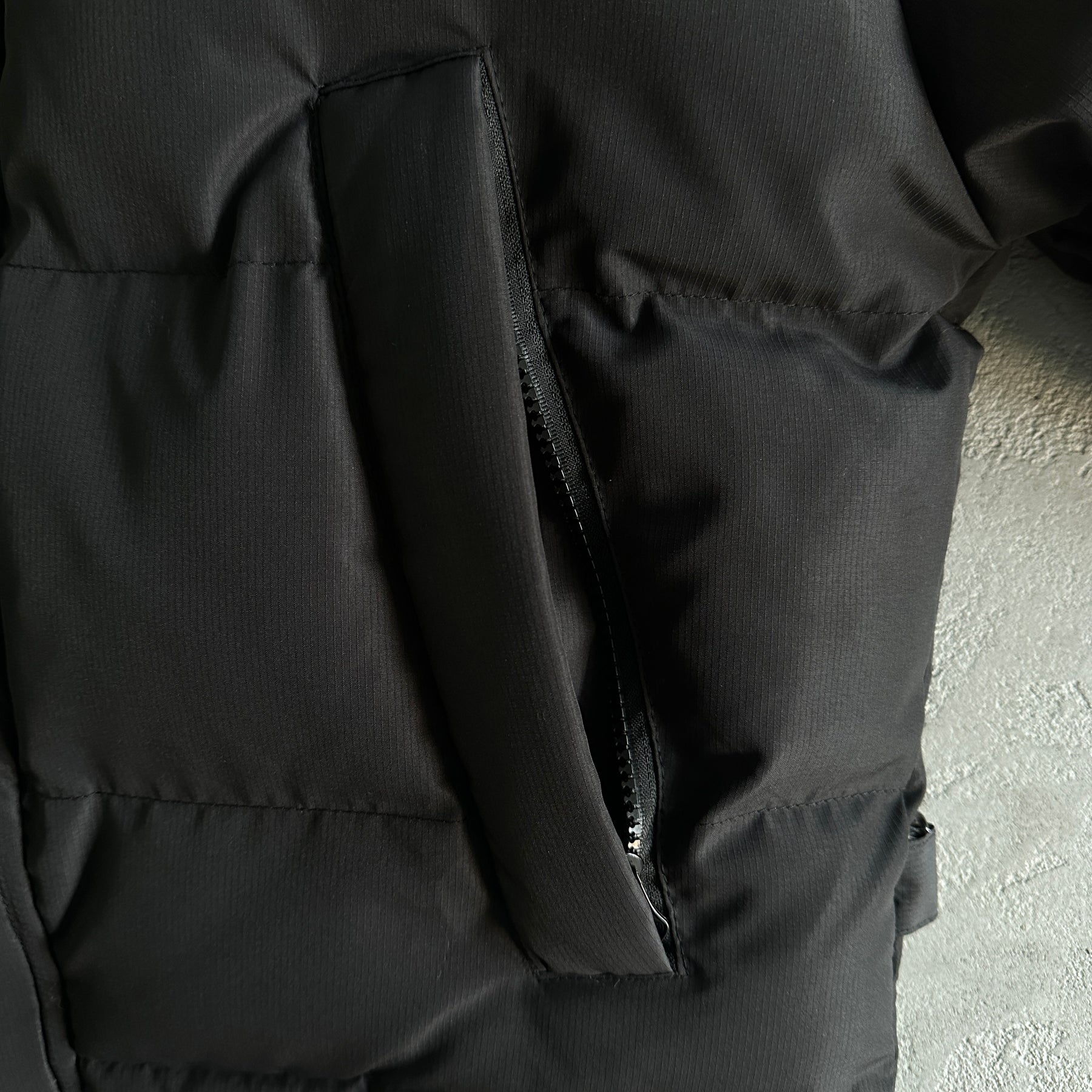 Jaqueta Trapstar “Decoded 2022 Hooded” ( Preta )