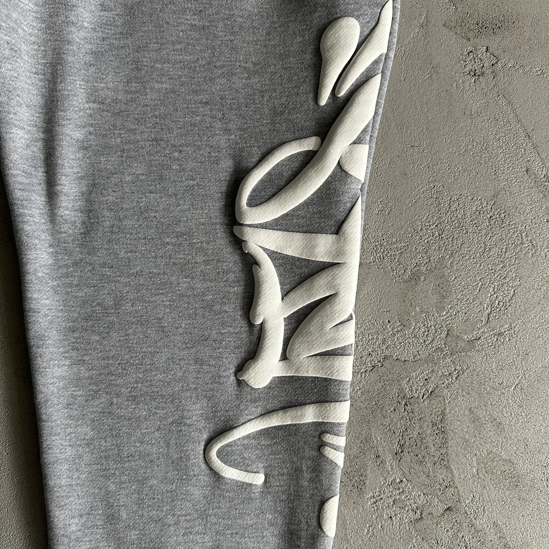 Conjunto Syna World “Safety Grey“