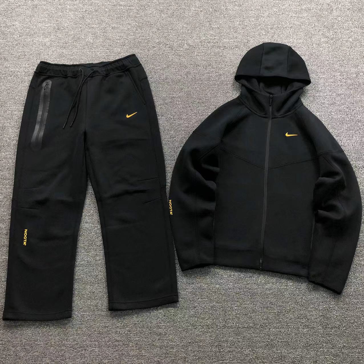 Conjunto Nocta x Nike Tech Fleece “Black Gold”