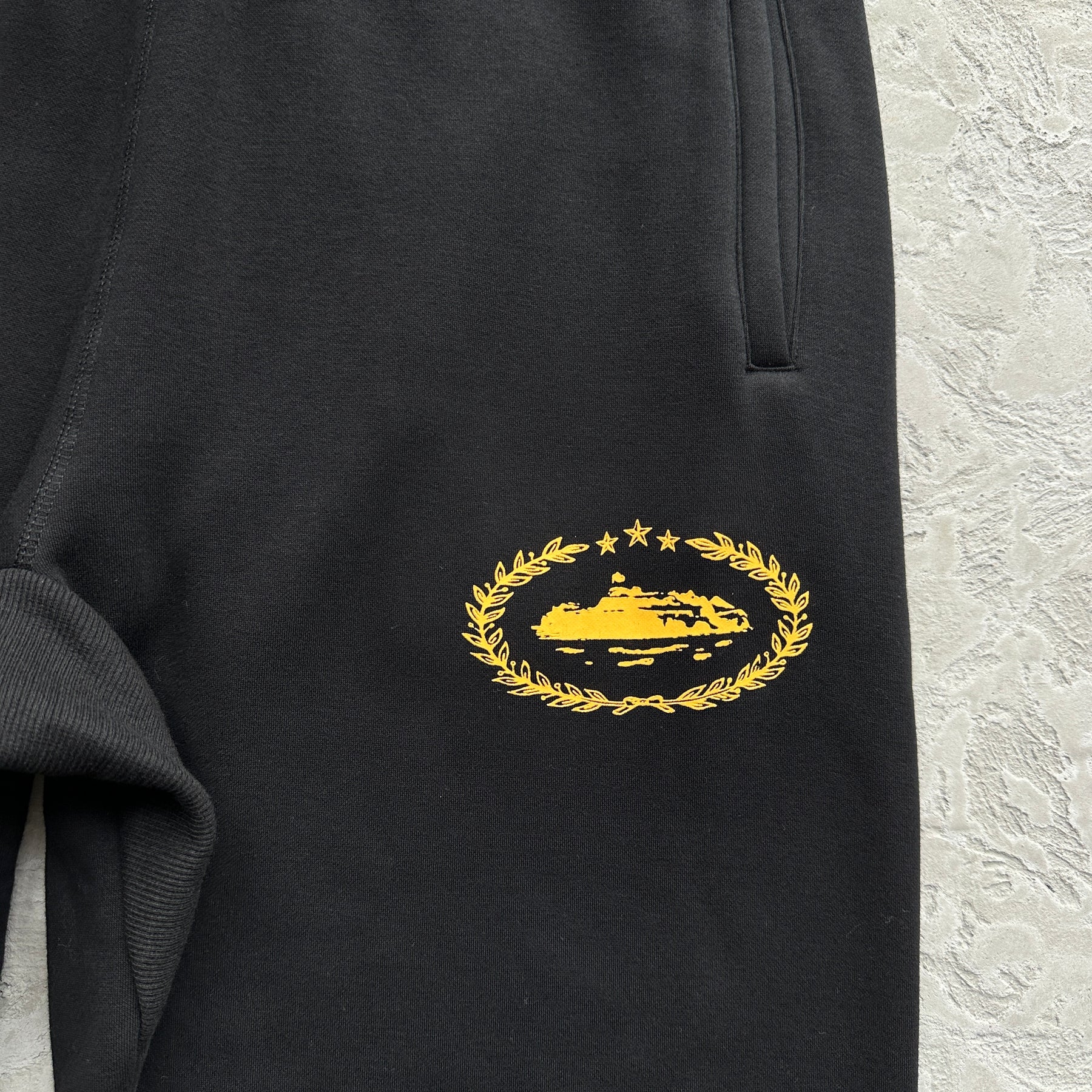 Conjunto Corteiz “Superior Royale” ( Preto e Amarelo )