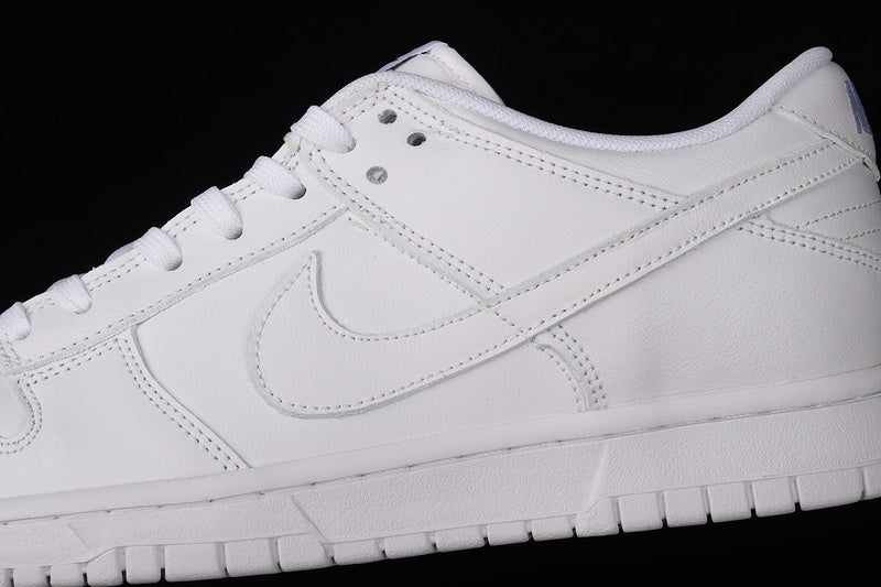 Dunk “Triple White”