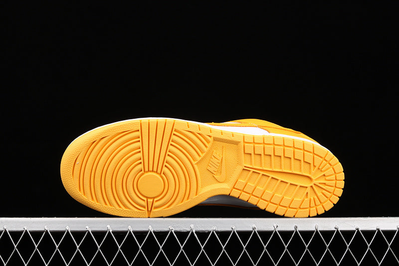 Dunk “Laser Orange”