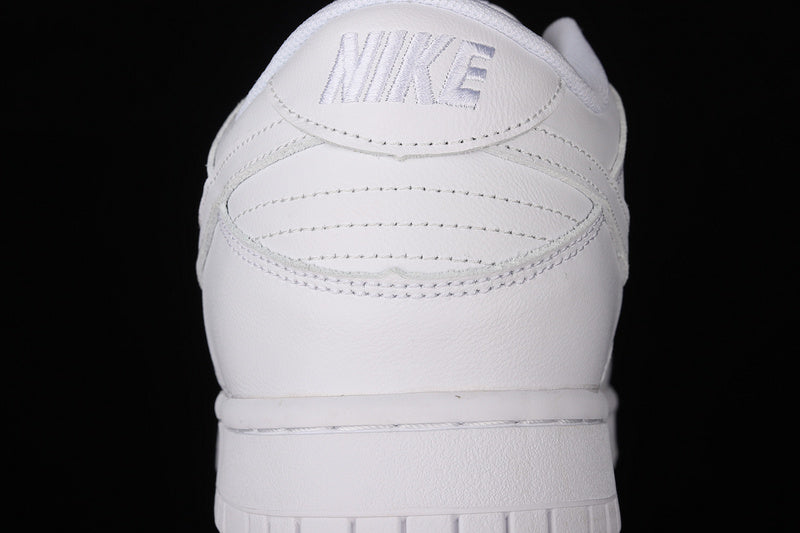 Dunk “Triple White”