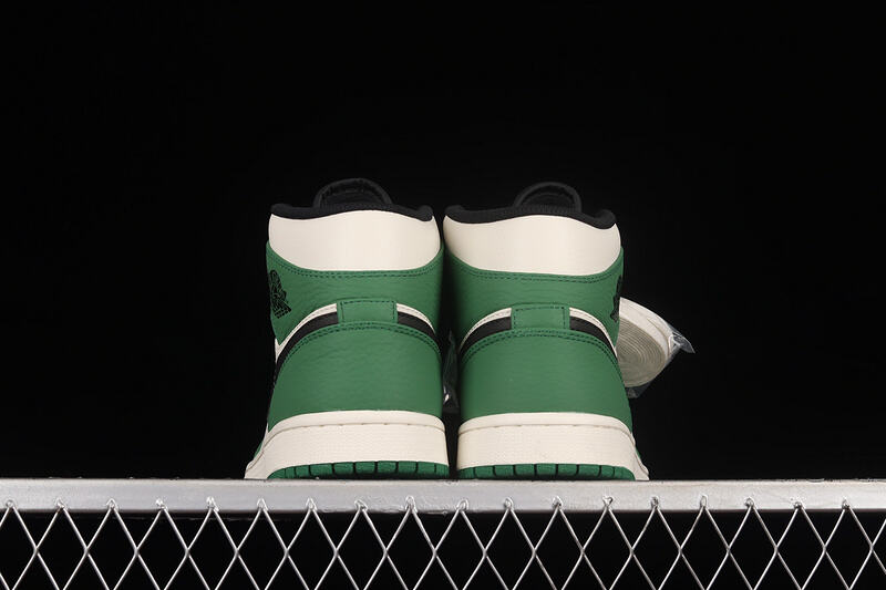 Air Jordan 1 High “Pine Green”