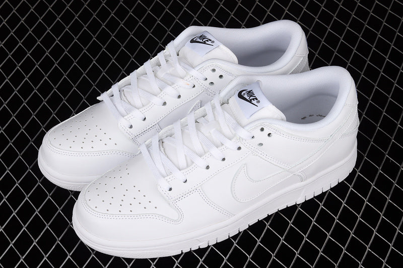 Dunk “Triple White”