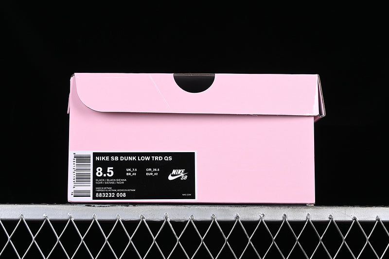 Dunk “Pigeon Black”