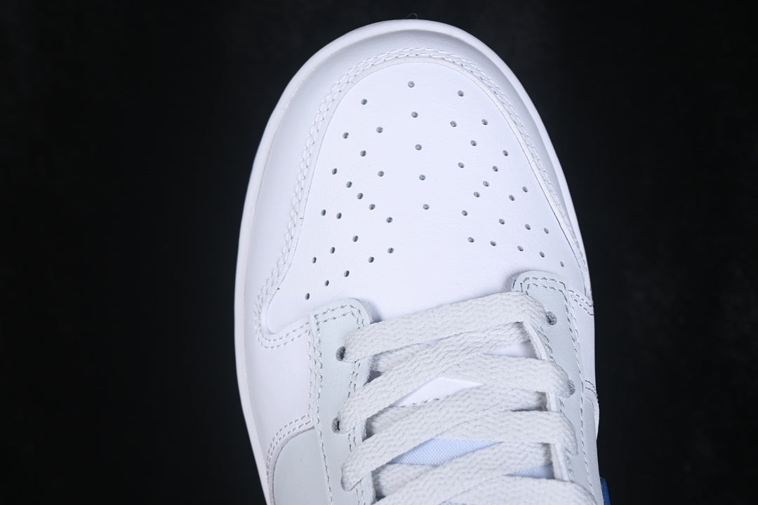 Dunk “White Deep Royal Wolf Grey”