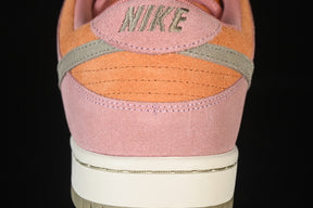 Dunk “Red Stardust”