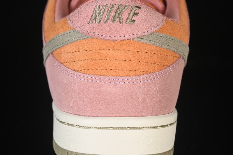 Dunk “Red Stardust”