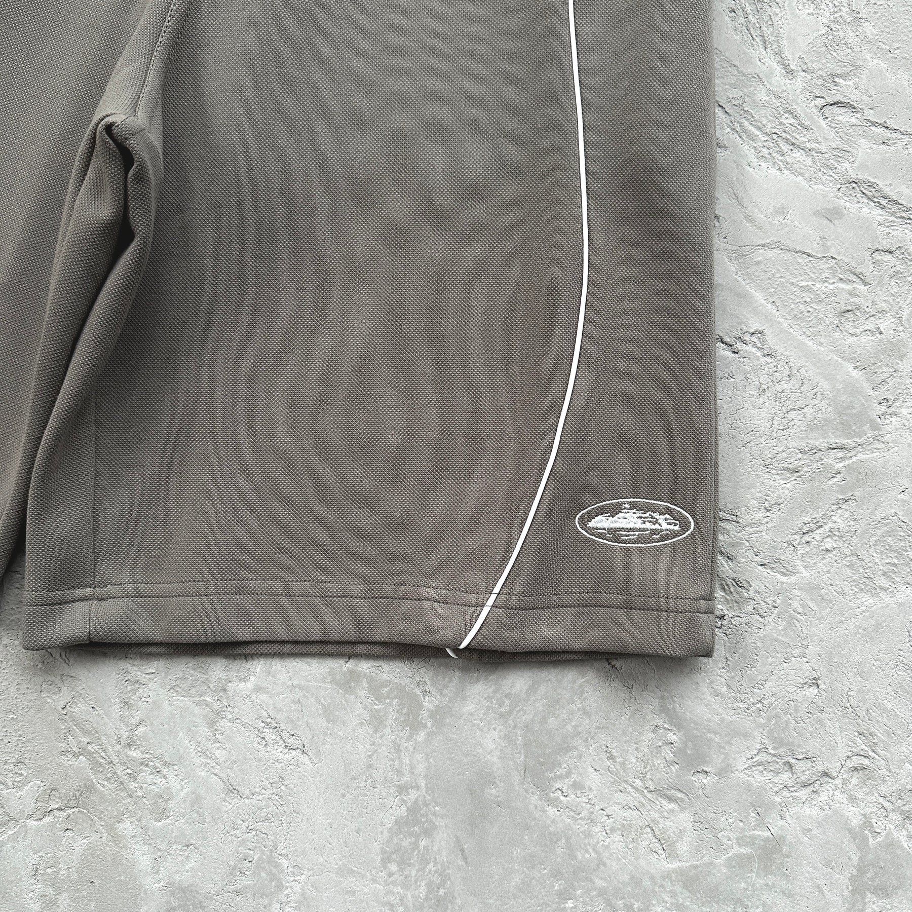 Conjunto Corteiz “Island Pique Polo Set” ( Cinza )