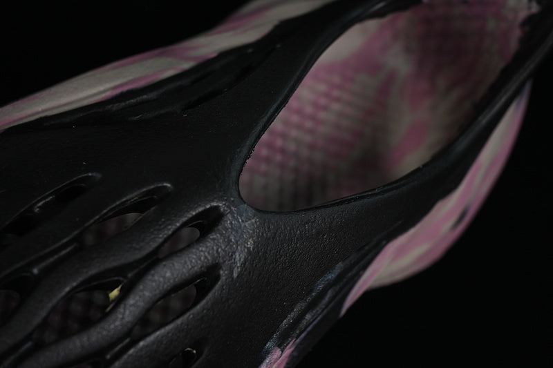 Yeezy Foam Runner “MX Carbon”