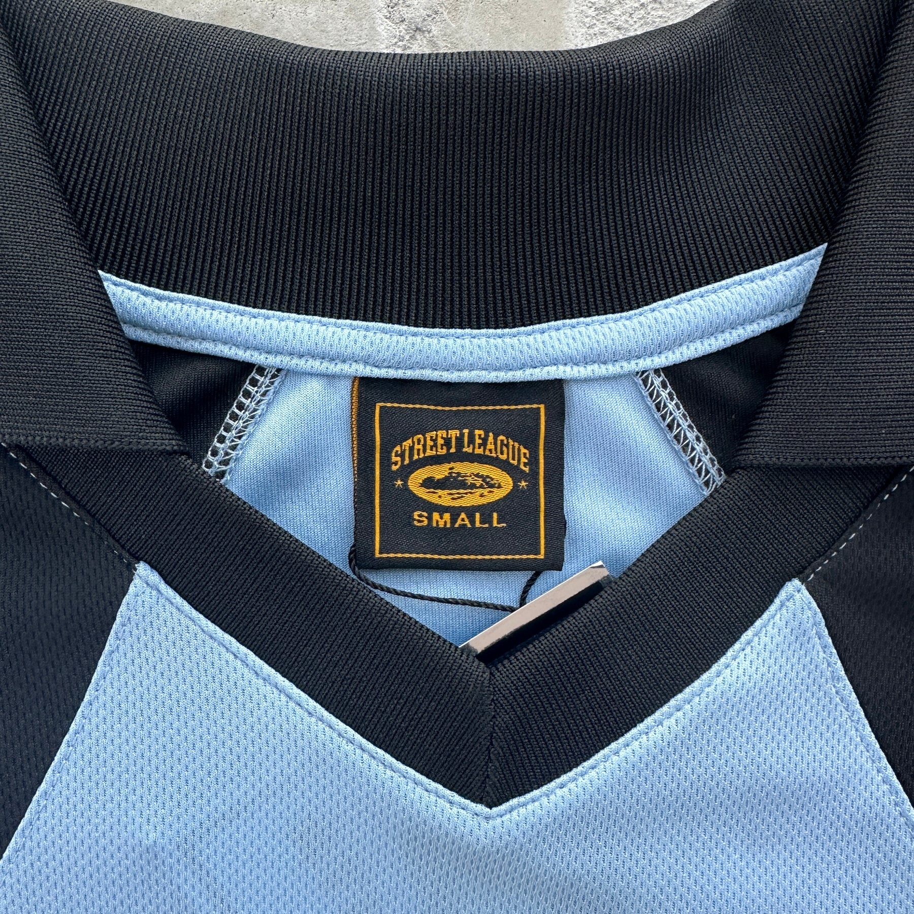 Camisa Corteiz “Panel Sky Blue Jersey”