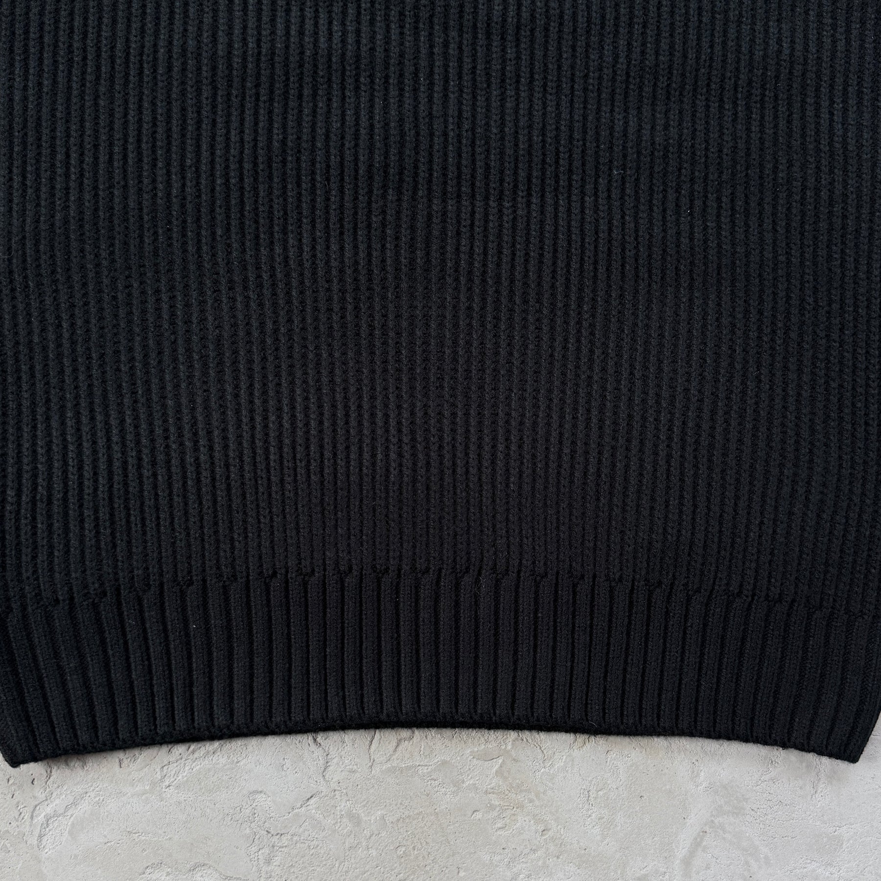 Sueter Corteiz “Crochet Applique Knit Crew”