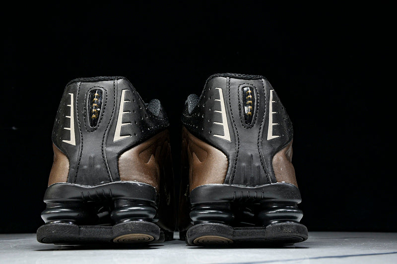 Nike Shox R4 “In Dark Brown”