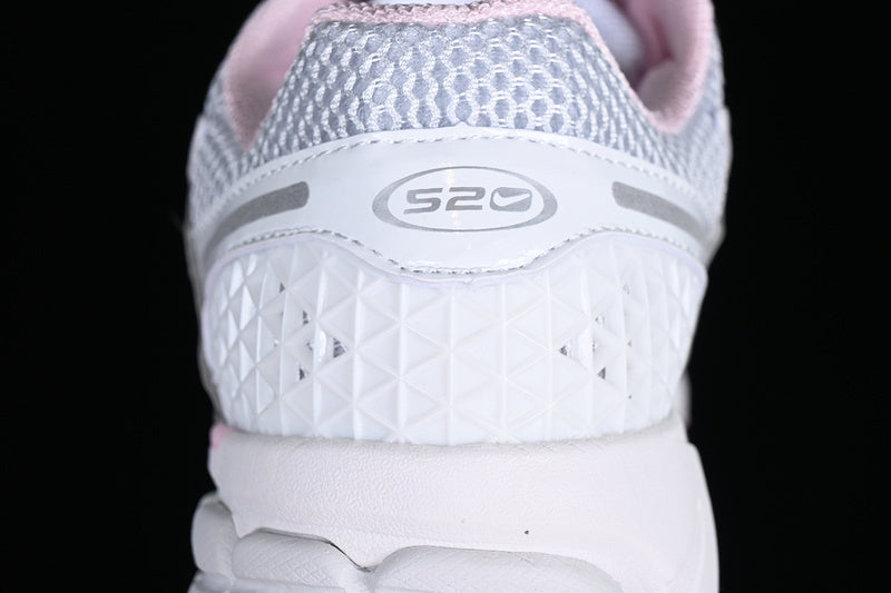 Vomero 5 “Metalic Silver"