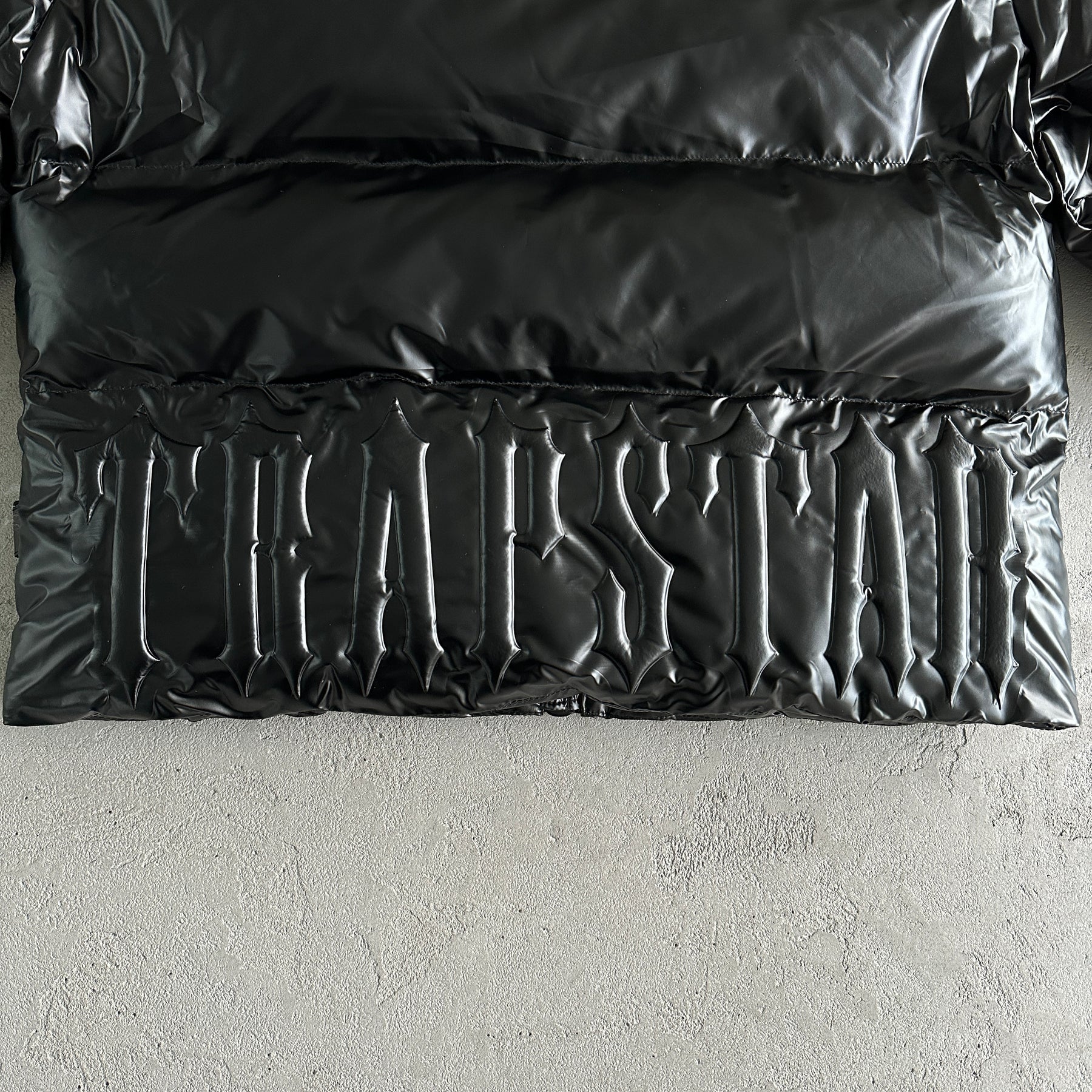 Jaqueta Trapstar “Irongate Embossed” ( Preta )