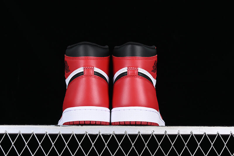 Jordan 1 High “Chicago”