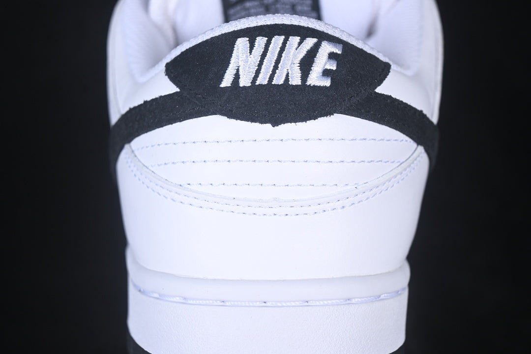 Dunk “White Black”