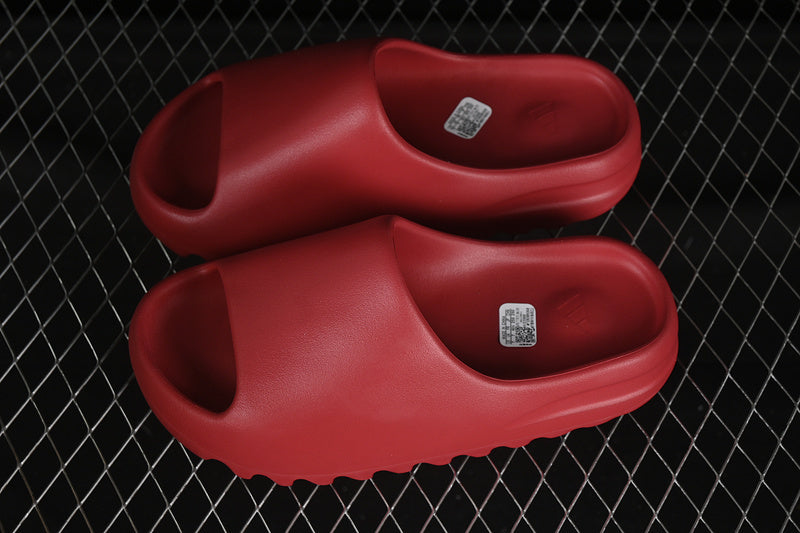 Yeezy Slide “Varsity Red”