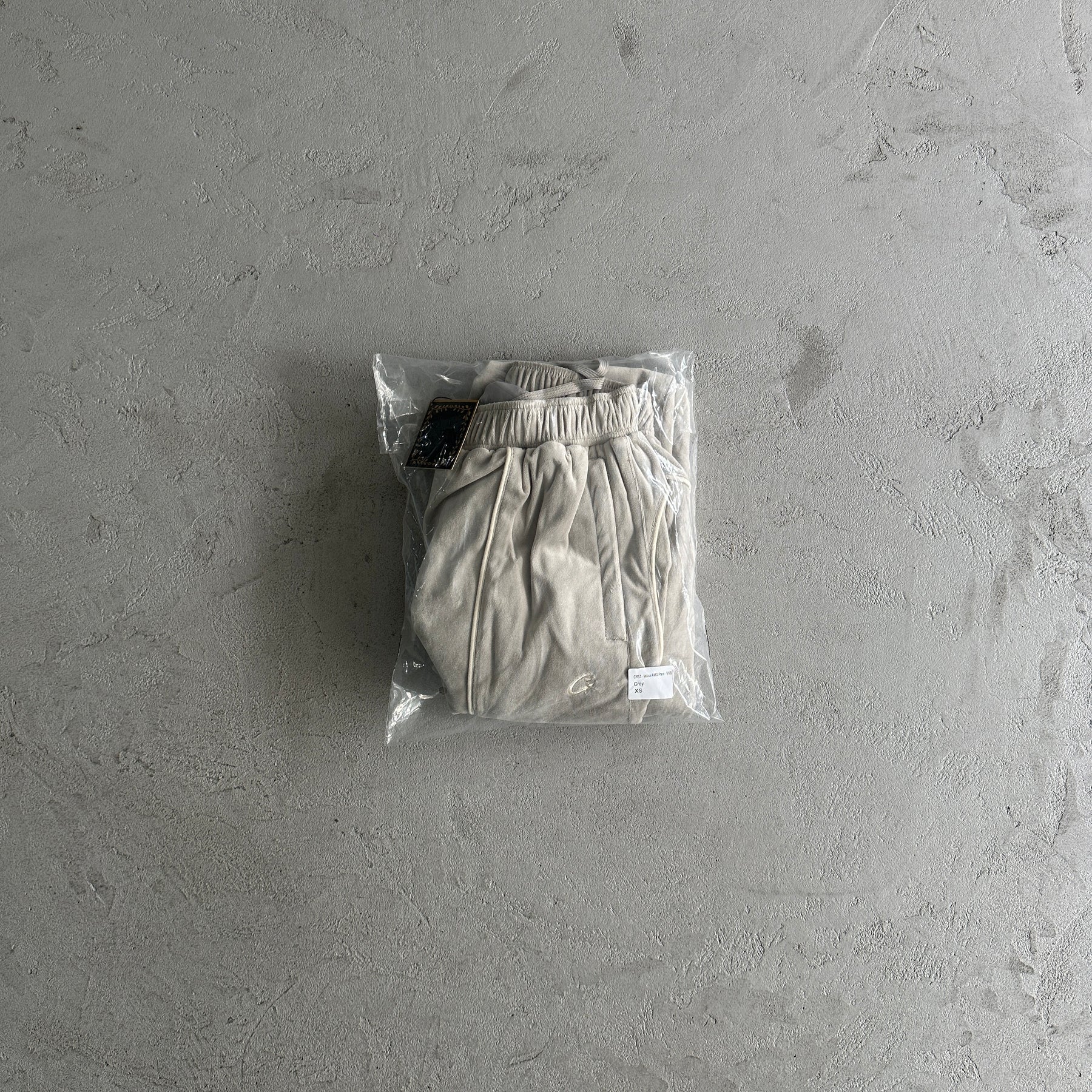 Conjunto Corteiz Velour Amg ( Cinza )