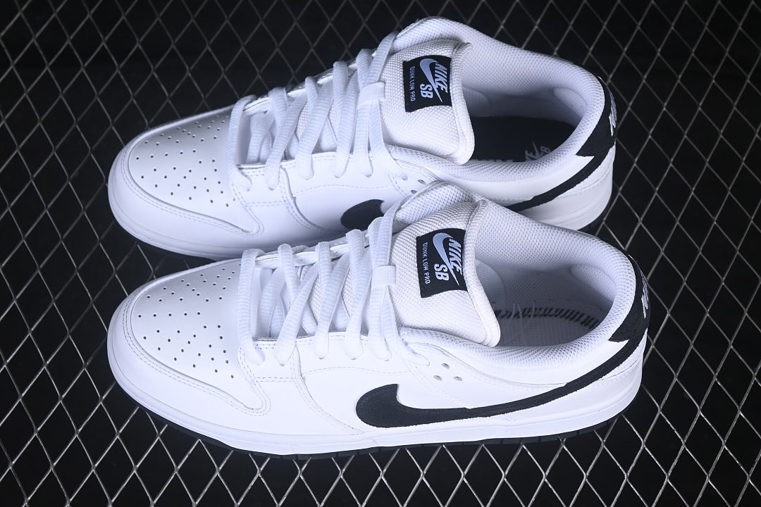 Dunk “White Black”