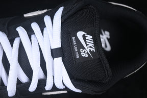 Dunk “Black White Gum”