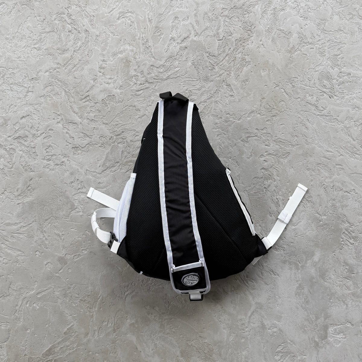 Shoulder Bag Mertra “Sling Bag” ( Preto e Branco )