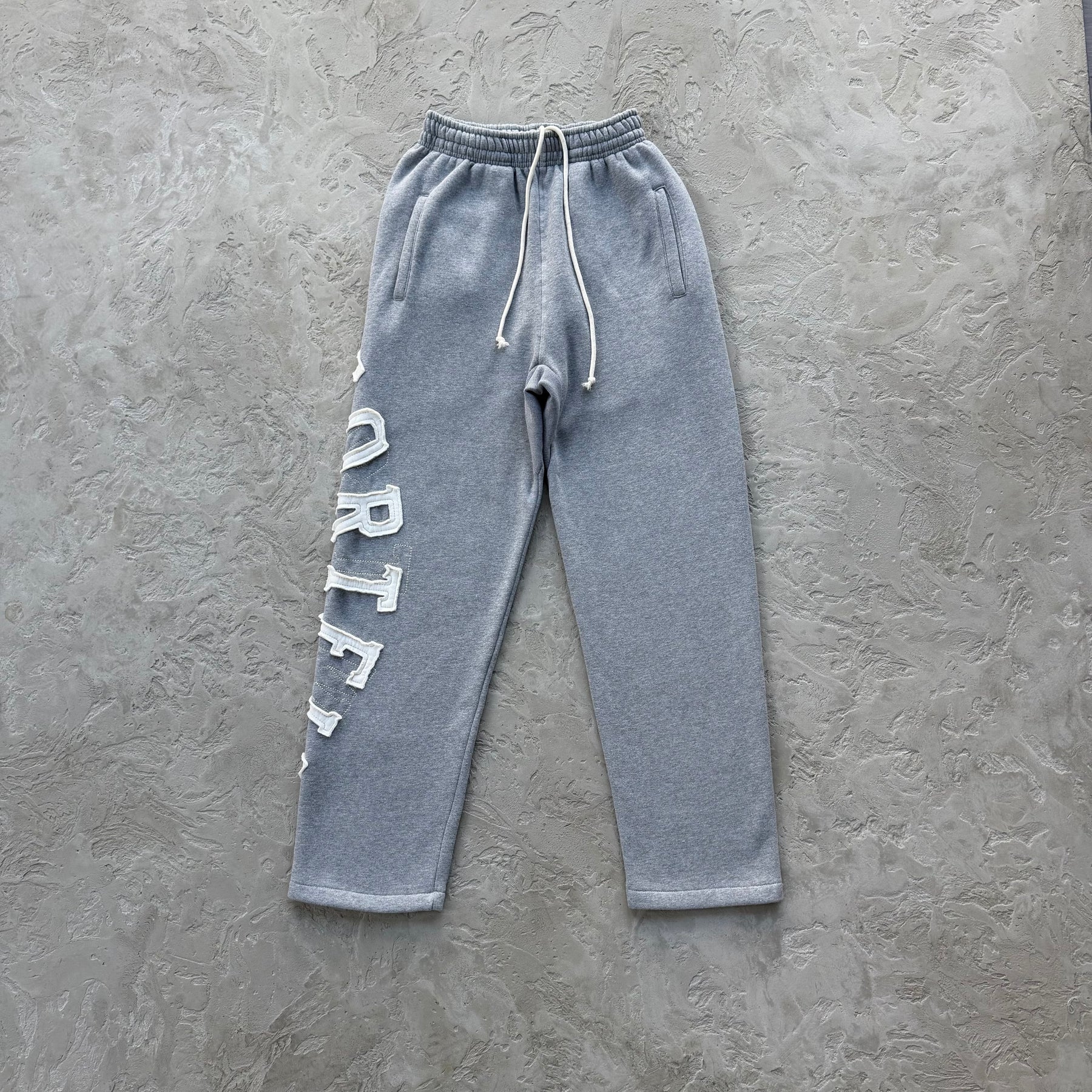 Conjunto Corteiz “Lundun Stitch” ( Cinza )