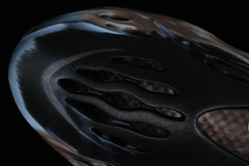 Yeezy Foam Runner “MX Clinder”